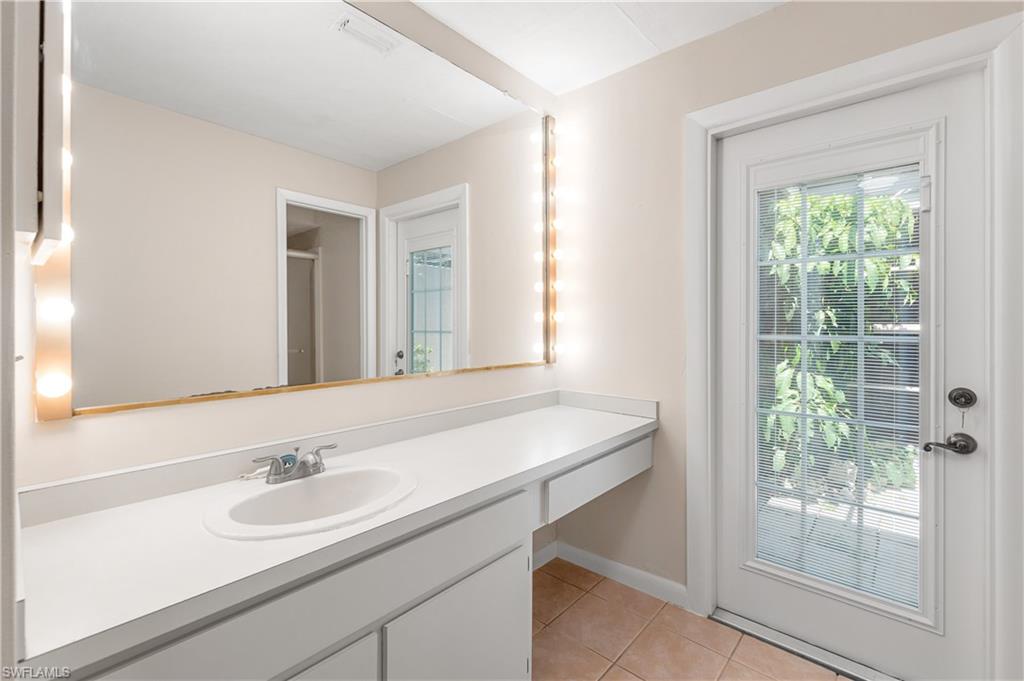9749 Maplecrest CIR photo 16