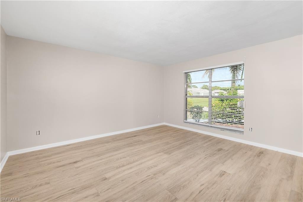 9749 Maplecrest CIR photo 12