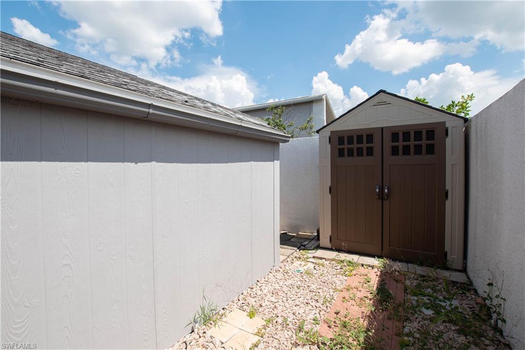 9749 Maplecrest CIR photo 22