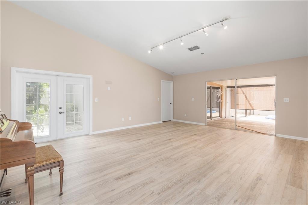 9749 Maplecrest CIR