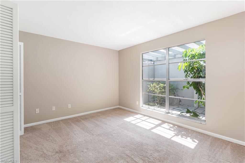 9749 Maplecrest CIR photo 10