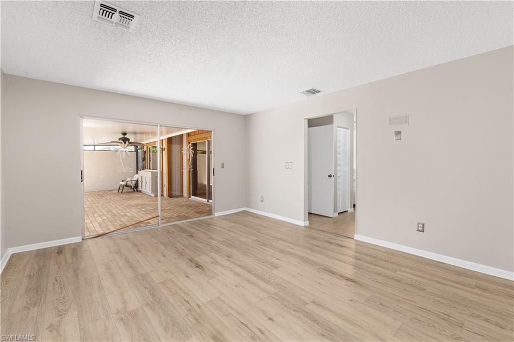 9749 Maplecrest CIR photo 14