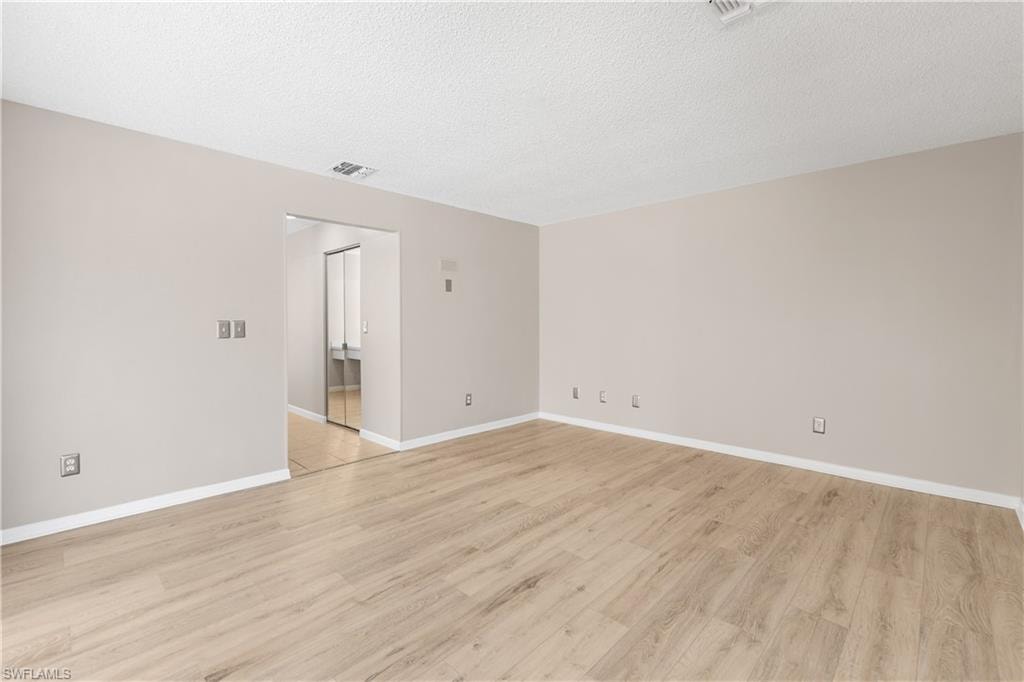 9749 Maplecrest CIR photo 15
