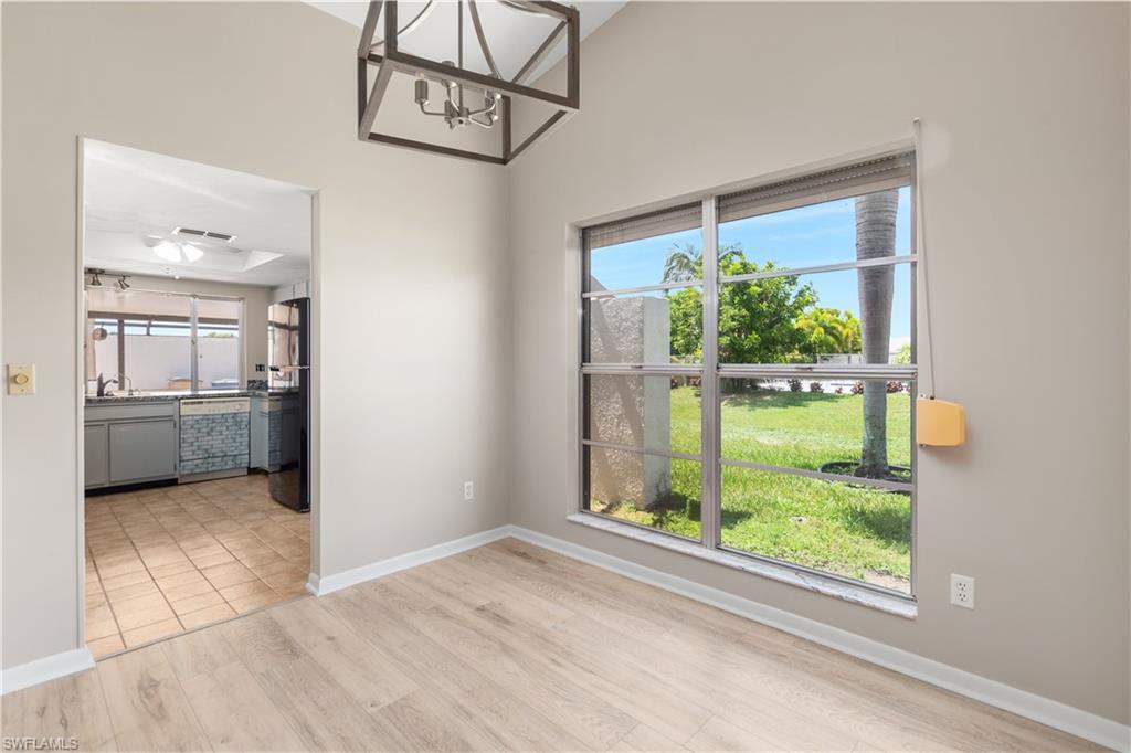9749 Maplecrest CIR