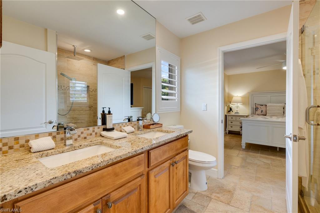 Jack and Jill bath between 2 bedrooms