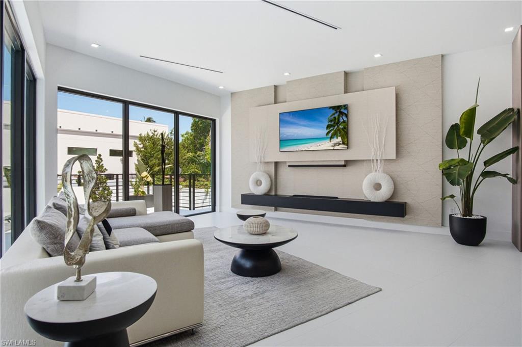 298 Castaways ST photo 9
