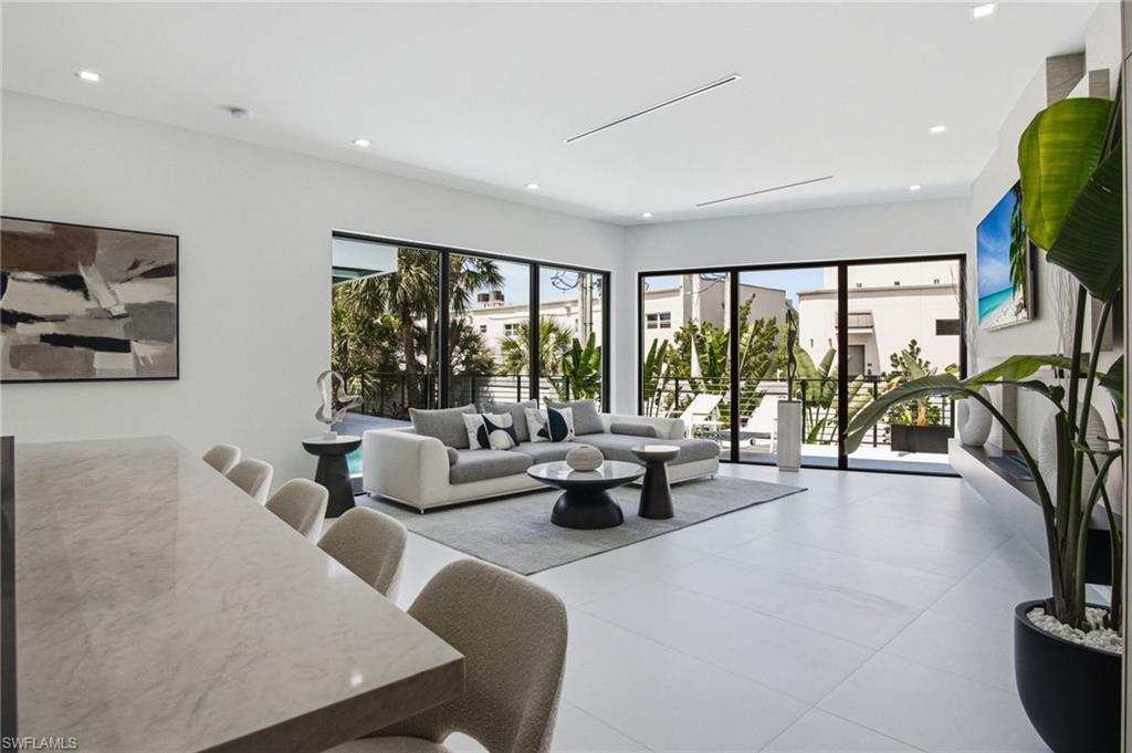 298 Castaways ST photo 11