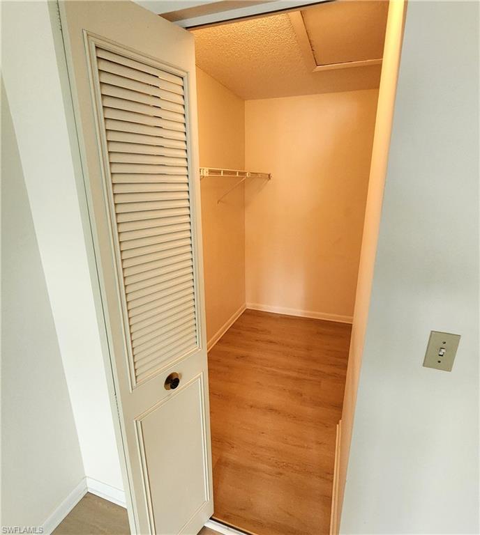 MBed Walk-In Closet