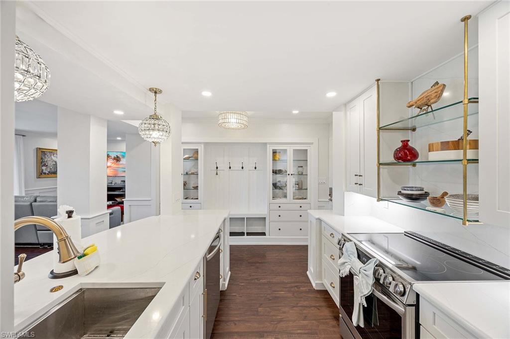 555 Park Shore DR B408 photo 16