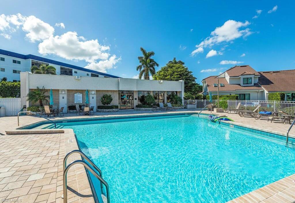 555 Park Shore DR B408 photo 32