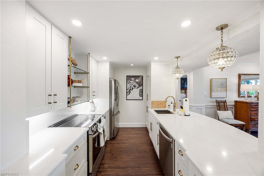 555 Park Shore DR B408 photo 14