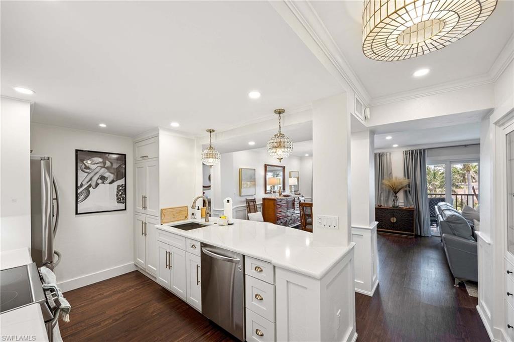 555 Park Shore DR B408 photo 15