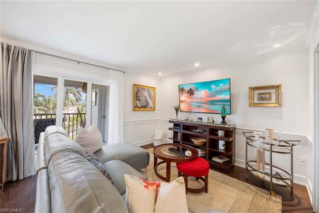555 Park Shore DR B408 photo 8