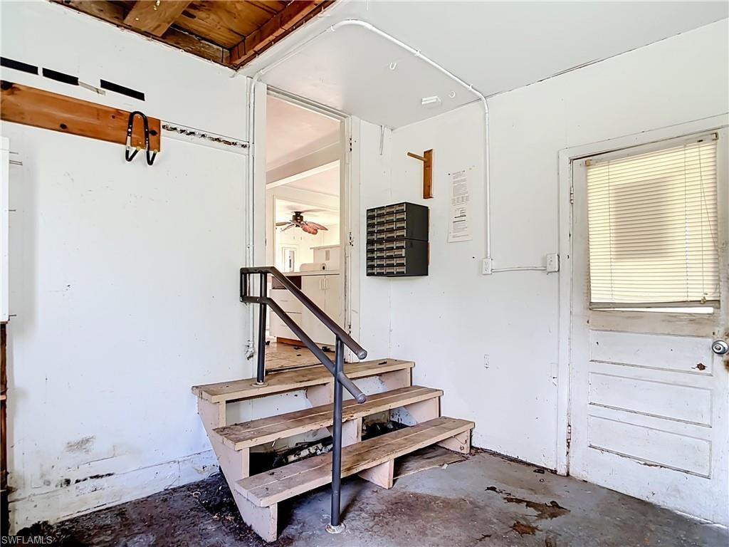 8318 Roosevelt ST photo 36