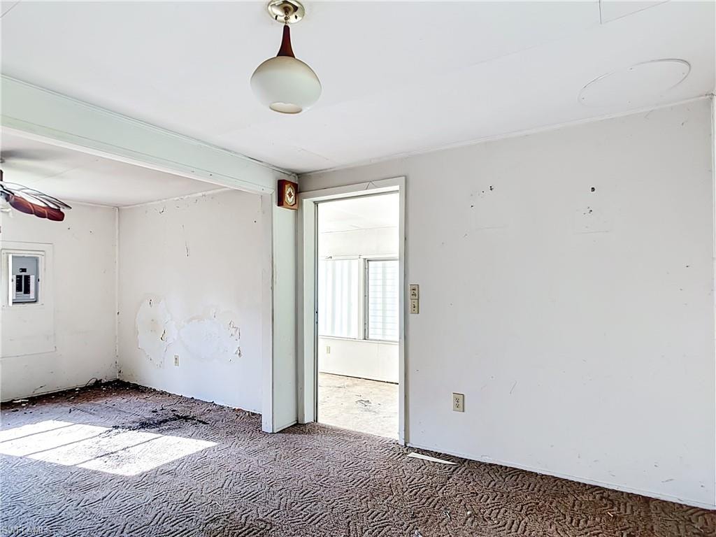 8318 Roosevelt ST photo 14
