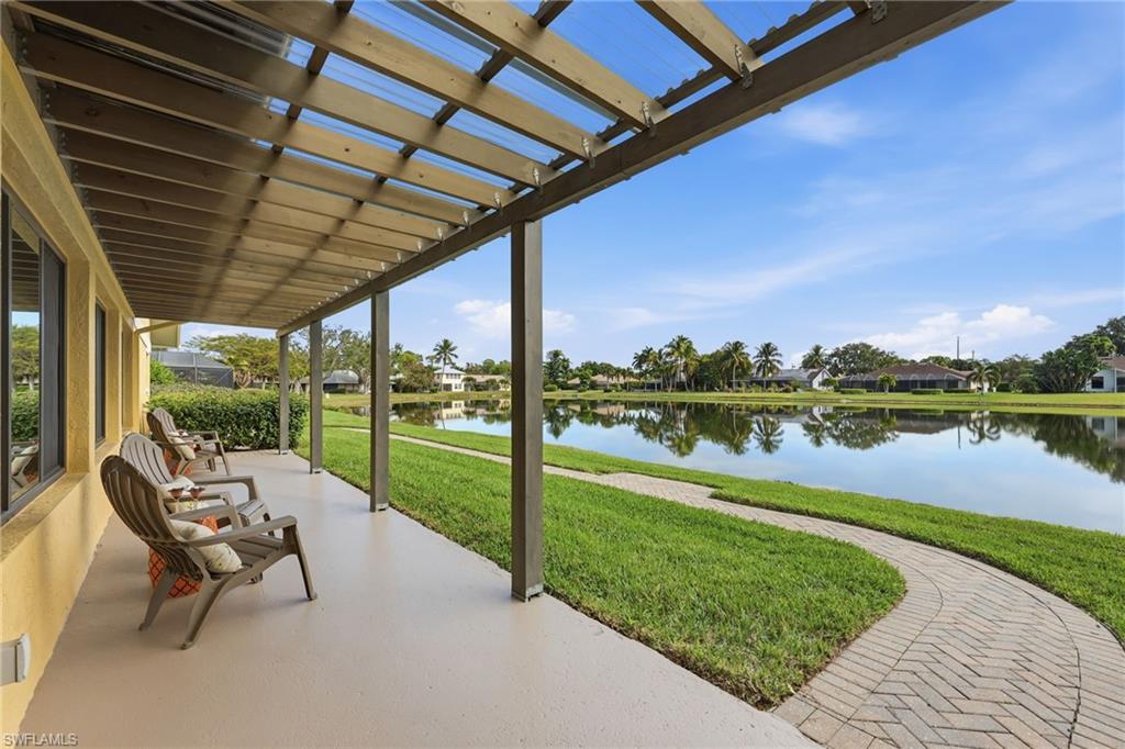 Pergola overlooking the lake, perfect for outdoor seating and everyday relaxation