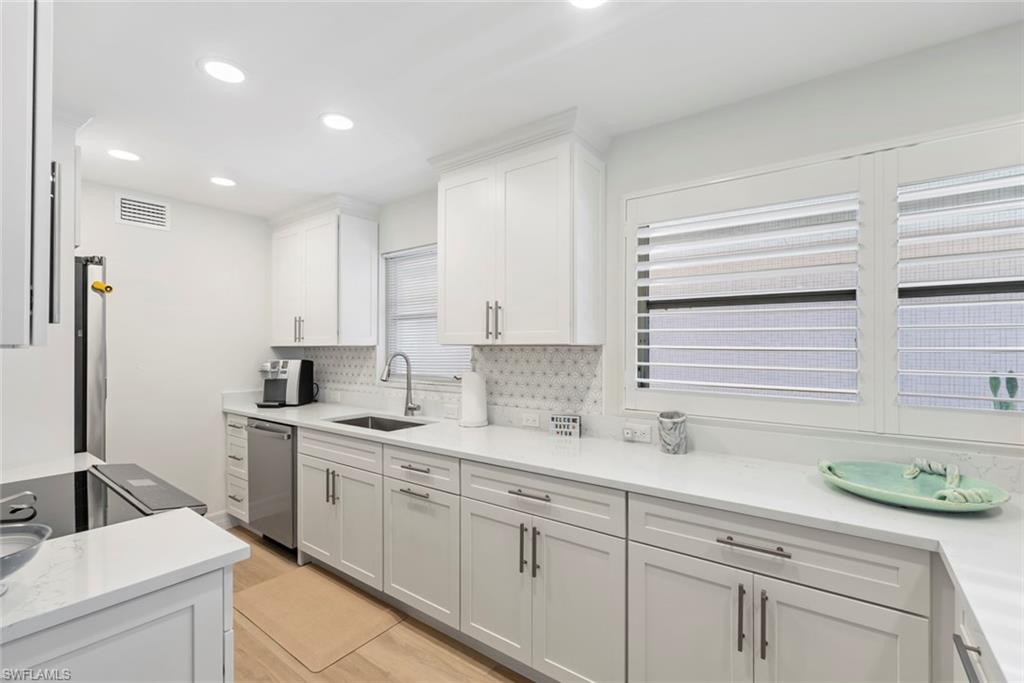 1910 Gulf Shore BLVD N 204 photo 8