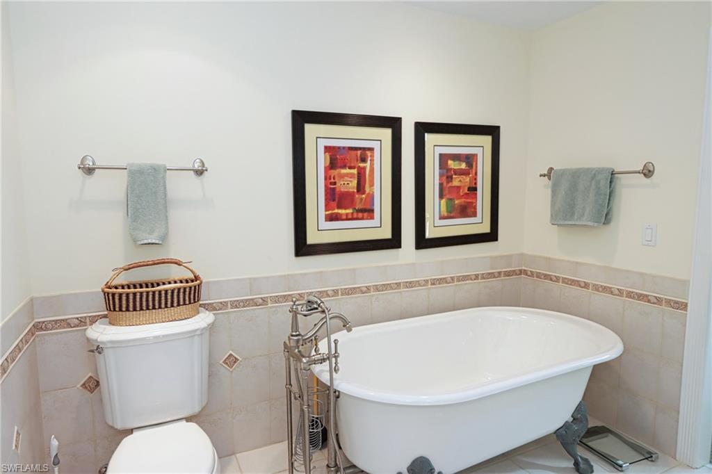Alternate Master Bath View