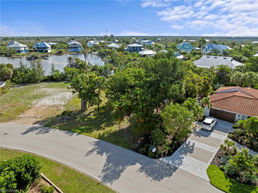 Residential lot featuring mature trees and a clear building area