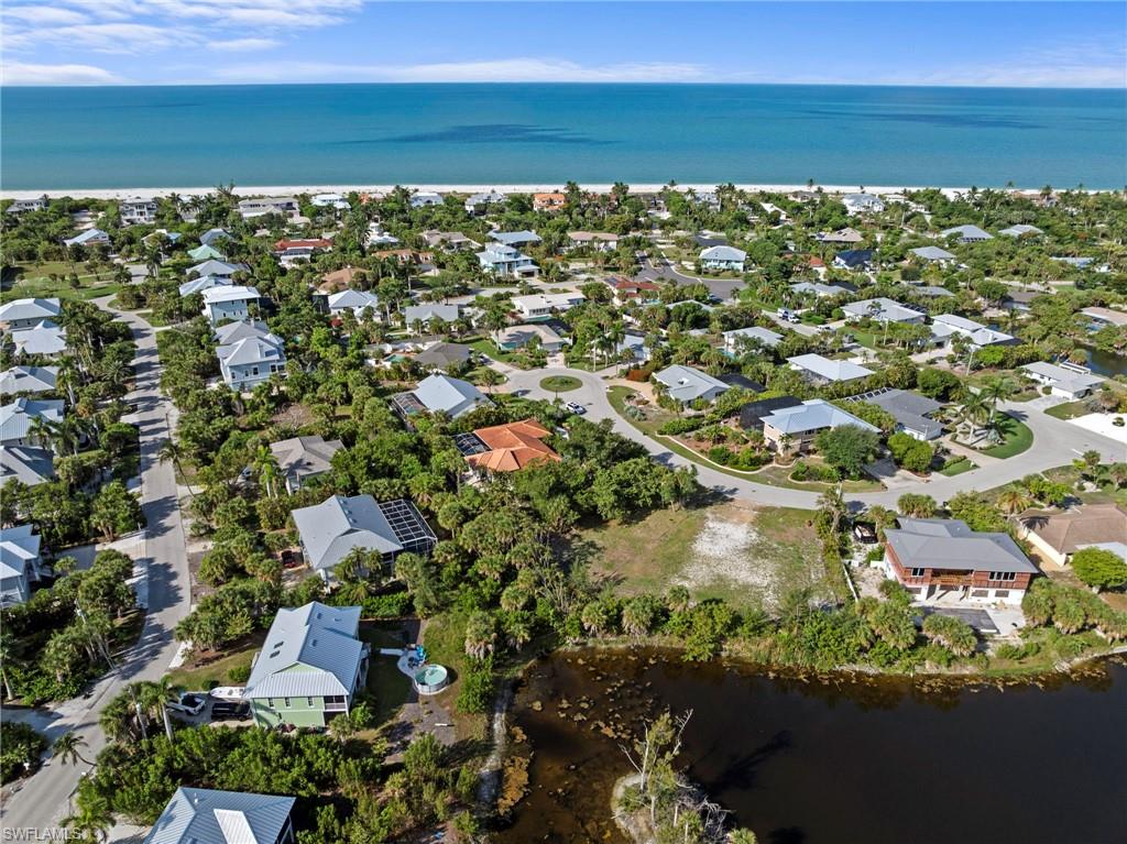 Coastal community featuring a dense arrangement of homes and lush green foliage