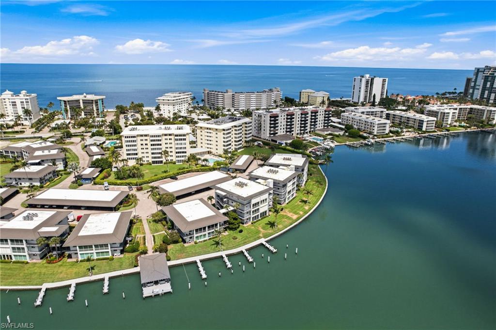 Take an easy stroll to The Village Shops on Venetian Bay for waterfront dining, boutique shopping, and entertainment, and only 4 MILES FROM Downtown Naples, where you'll enjoy the best of Naples' renowned restaurants, galleries, and vibrant coastal lifestyle.
