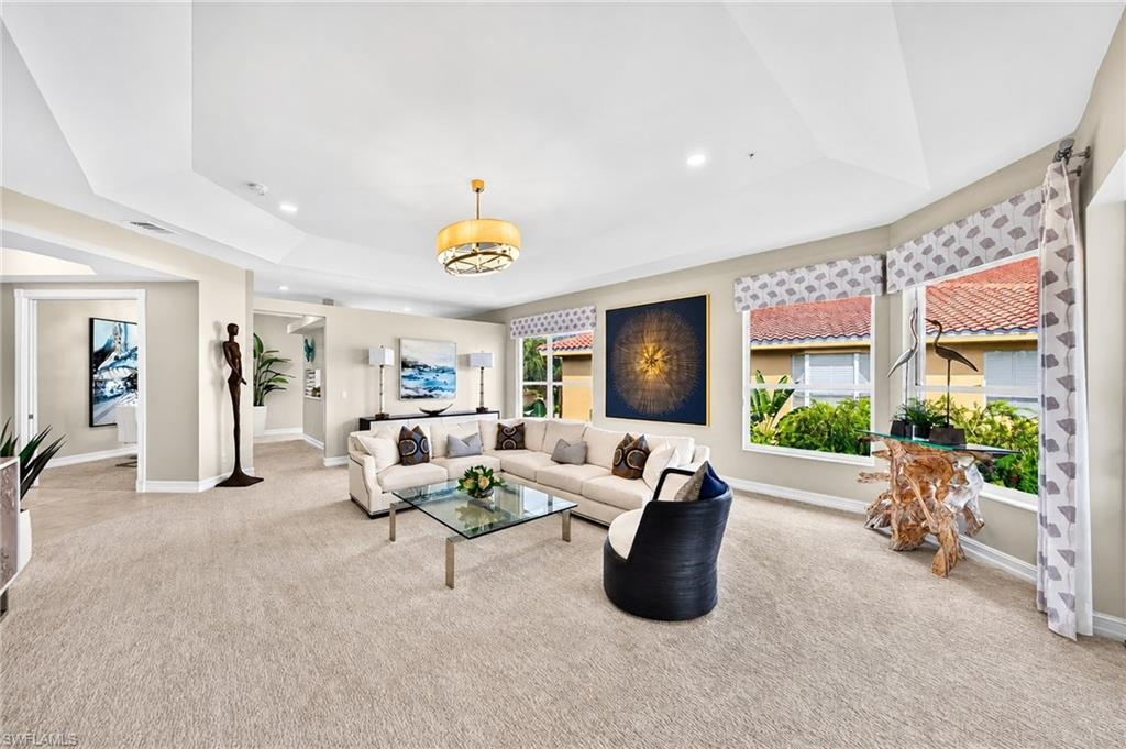 1855 Les Chateaux BLVD 5-201