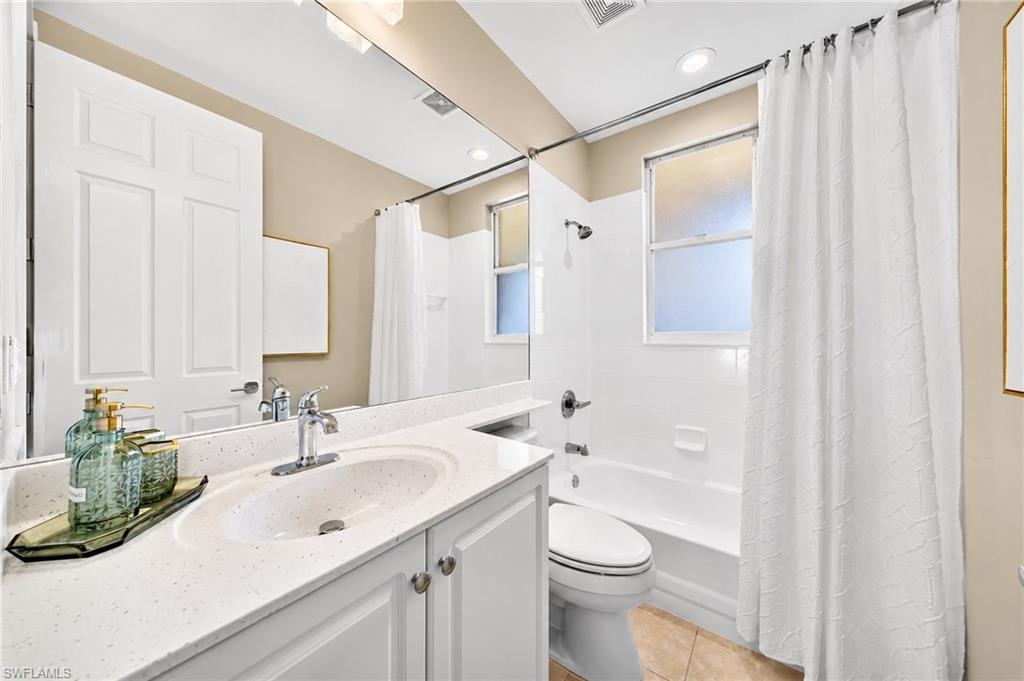 1855 Les Chateaux BLVD 5-201 photo 29