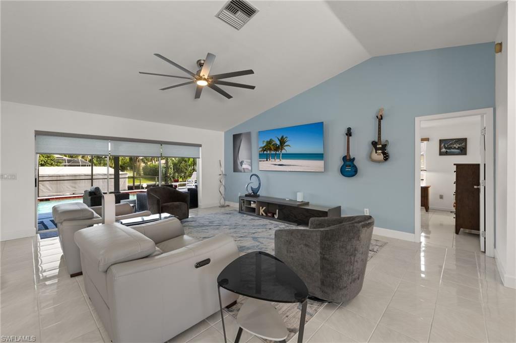 2223 SE 10th LN photo 14