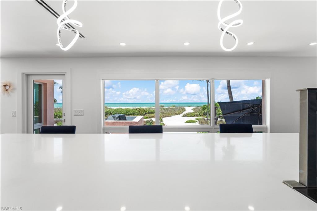 A seamless connection between the home, lanai, and beach.
