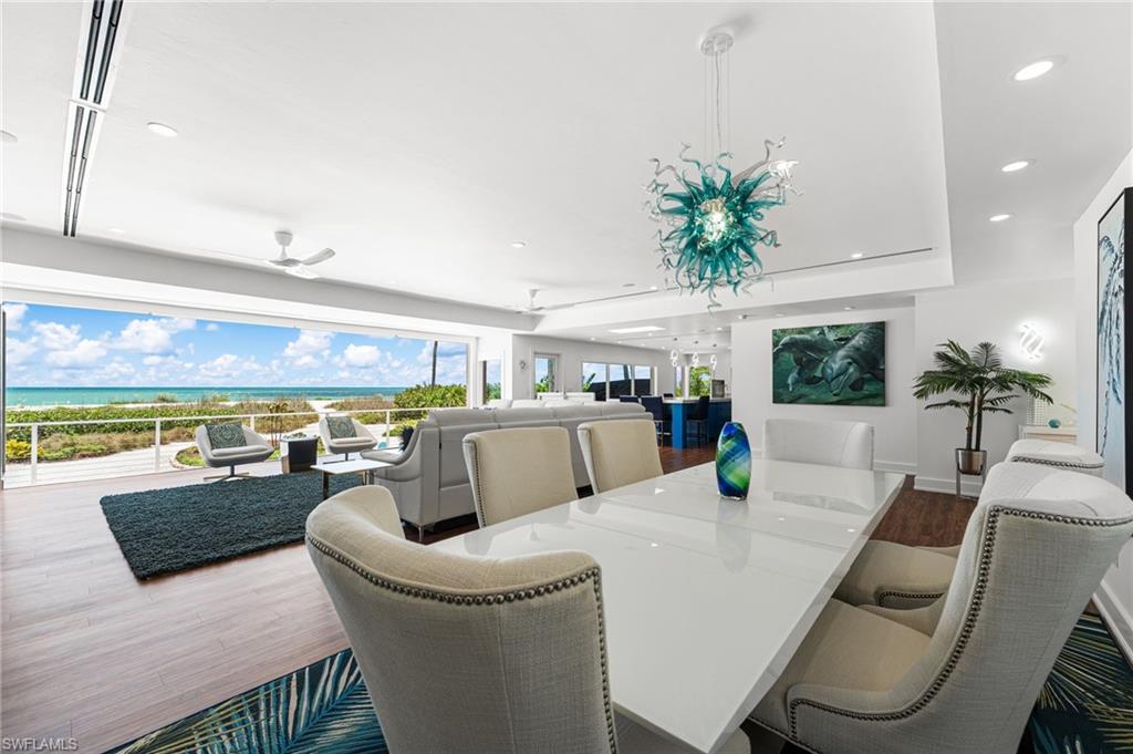 Bright dining area perfectly positioned to capture Gulf views.