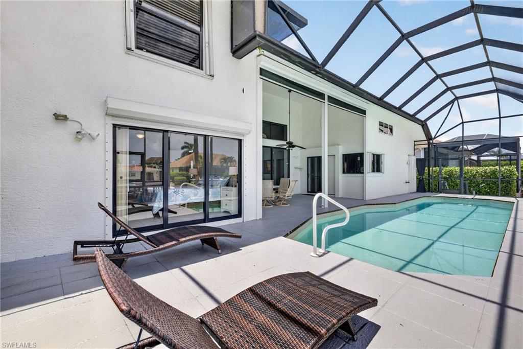 Large pool with Screened lanai