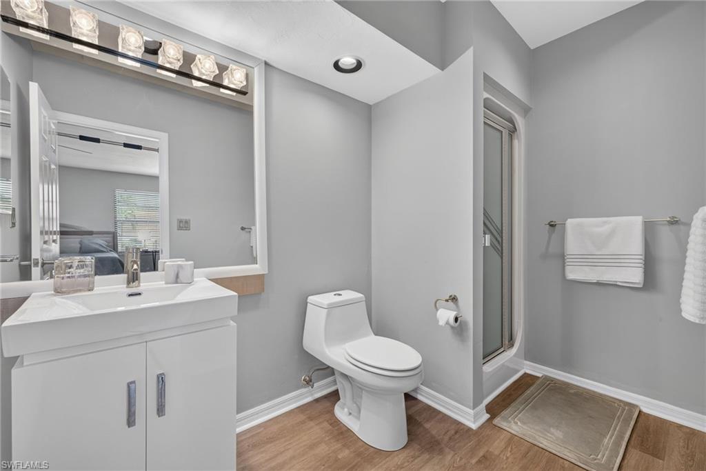 Guest bathroom #4 (bonus room)