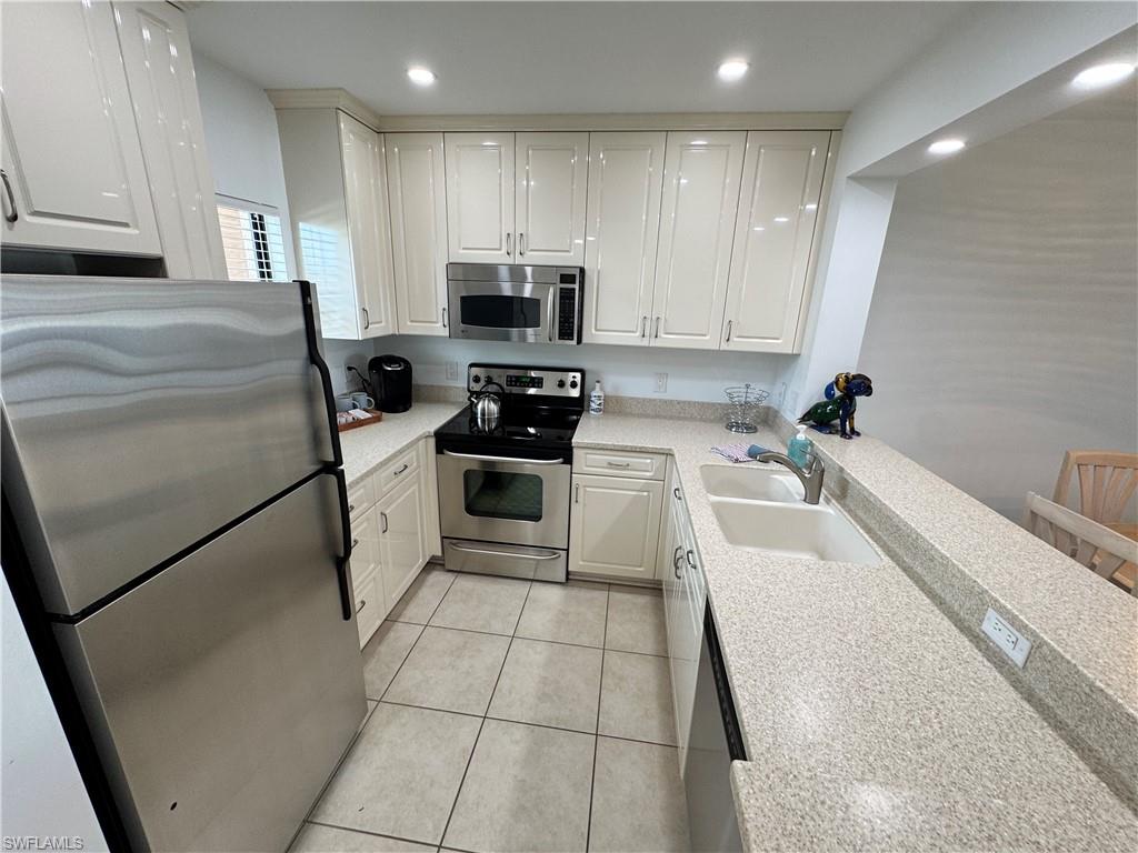 801 River Point DR 206A photo 6