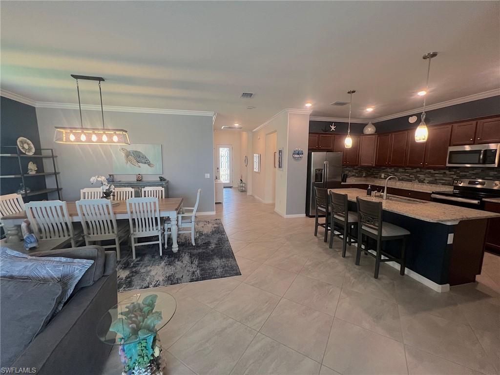 Dining Area & Kitchen