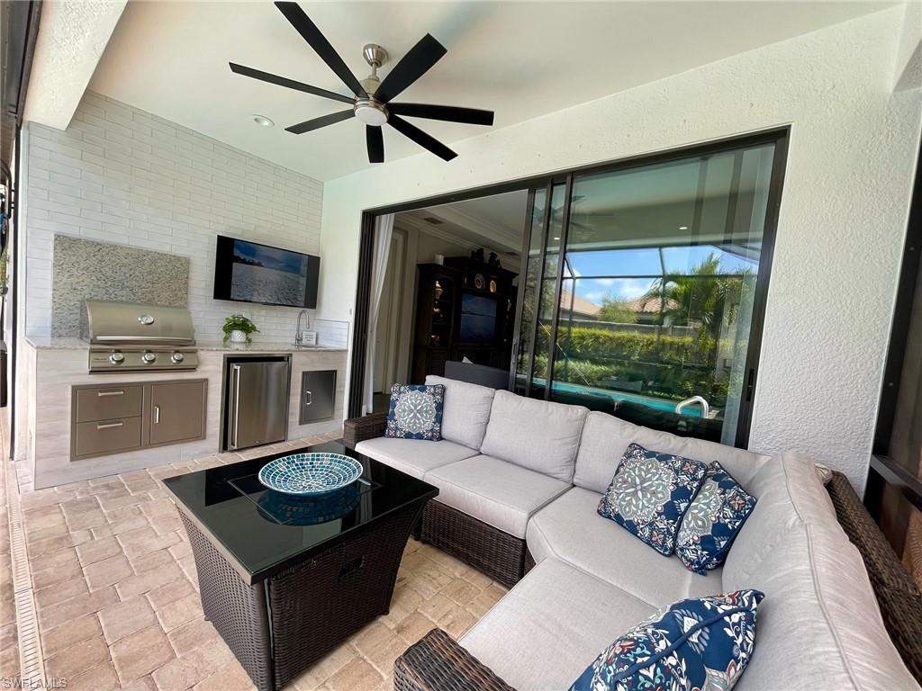 Patio W/Outdoor Kitchen