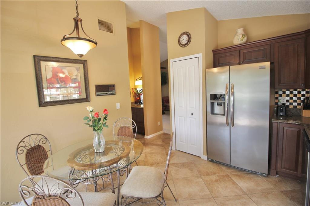 eat in space in kitchen