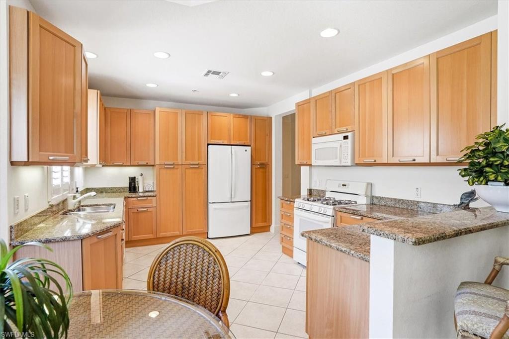 3730 Montreux LN 104 photo 11