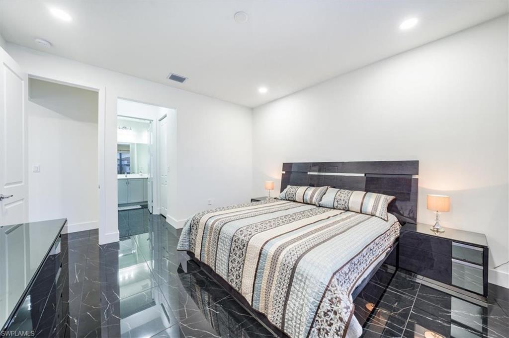 Master Bedroom & Master Bathroom w/walk-in closet