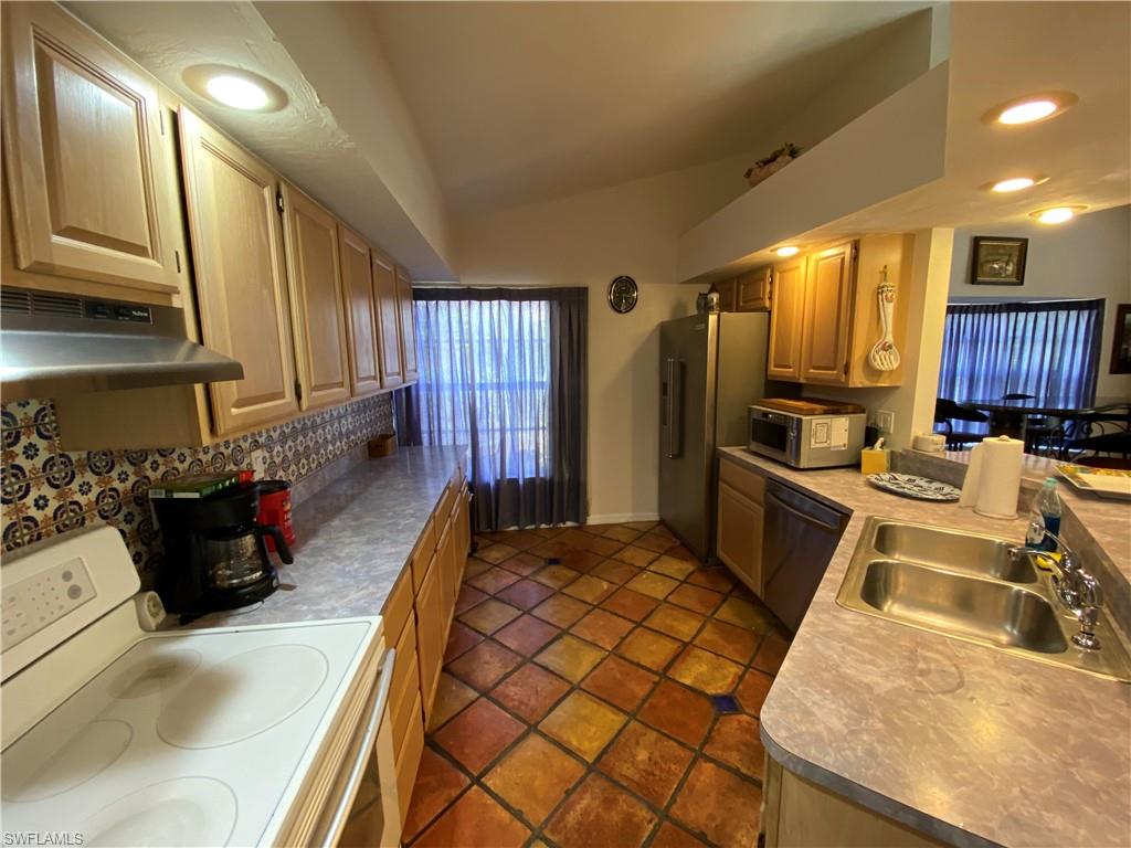 19966 Lake Vista CIR photo 9