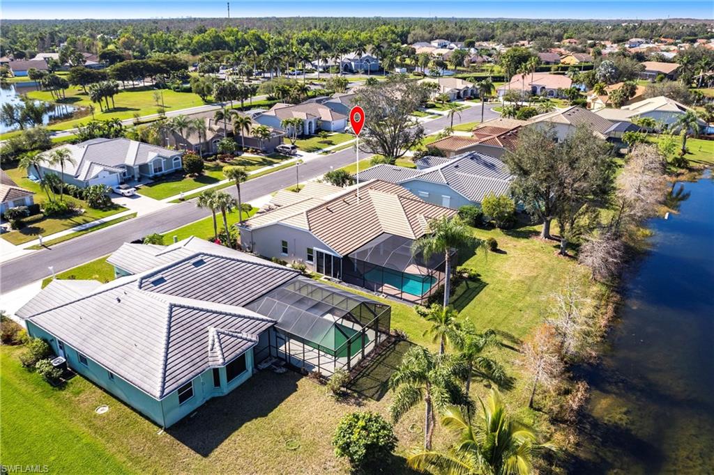 Birds eye view of property featuring a lake view