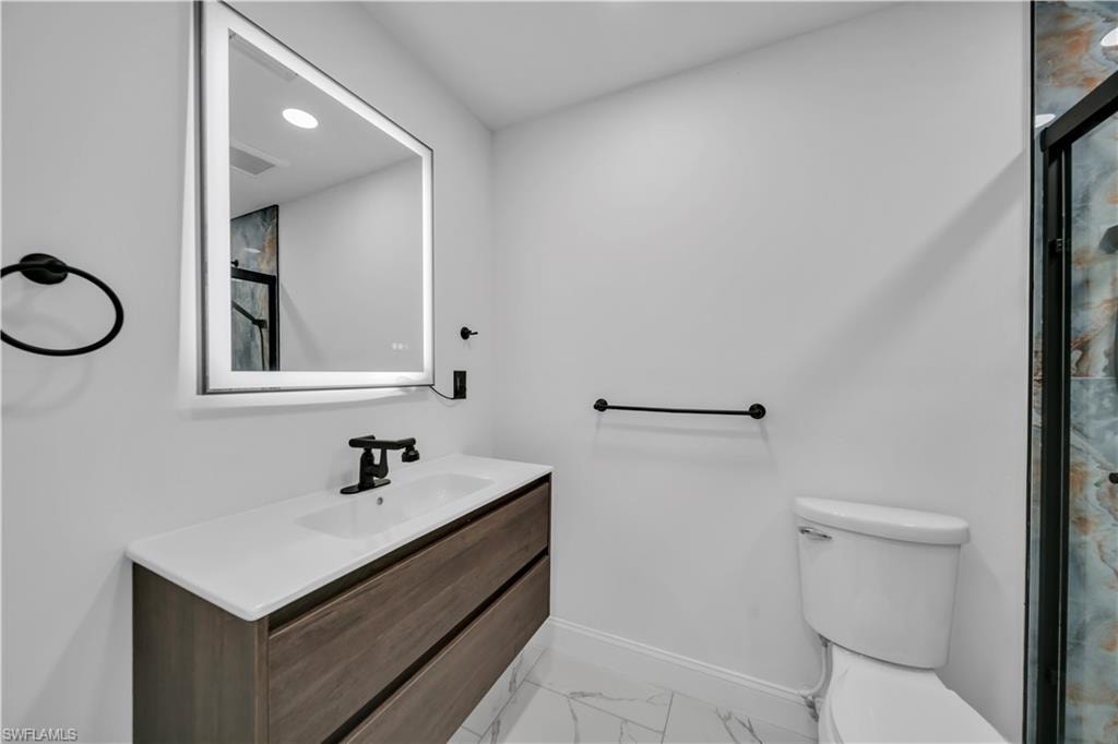 139 E Lake DR photo 32
