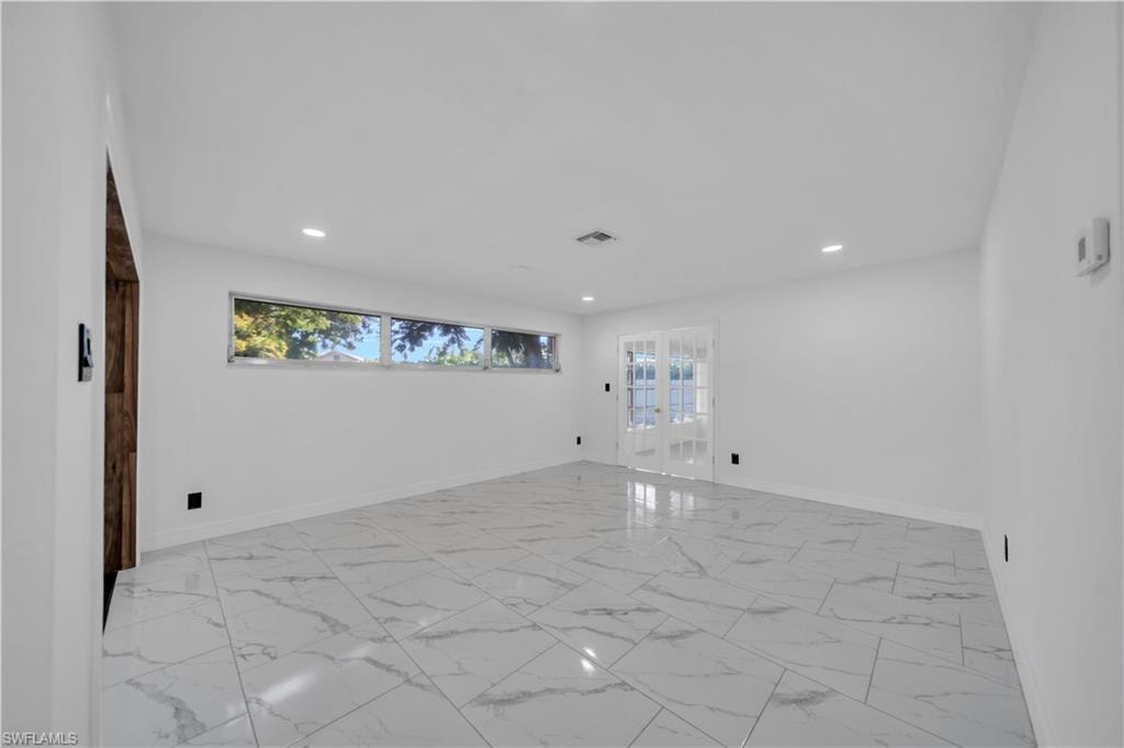 139 E Lake DR photo 20