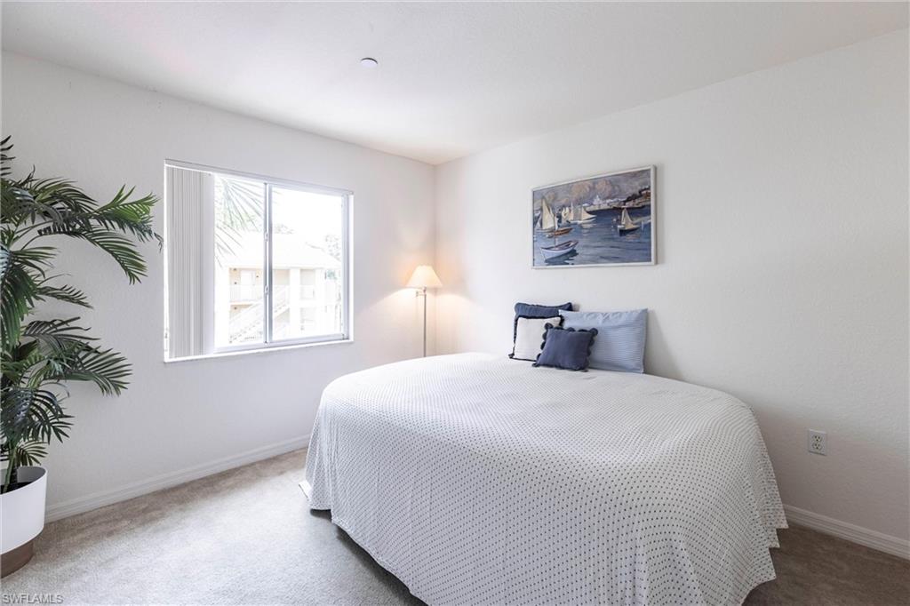 Bedroom with carpet
