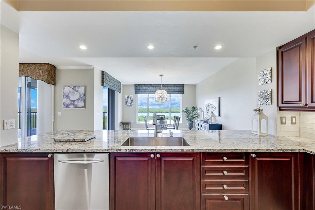 1050 Borghese LN 605 photo 7