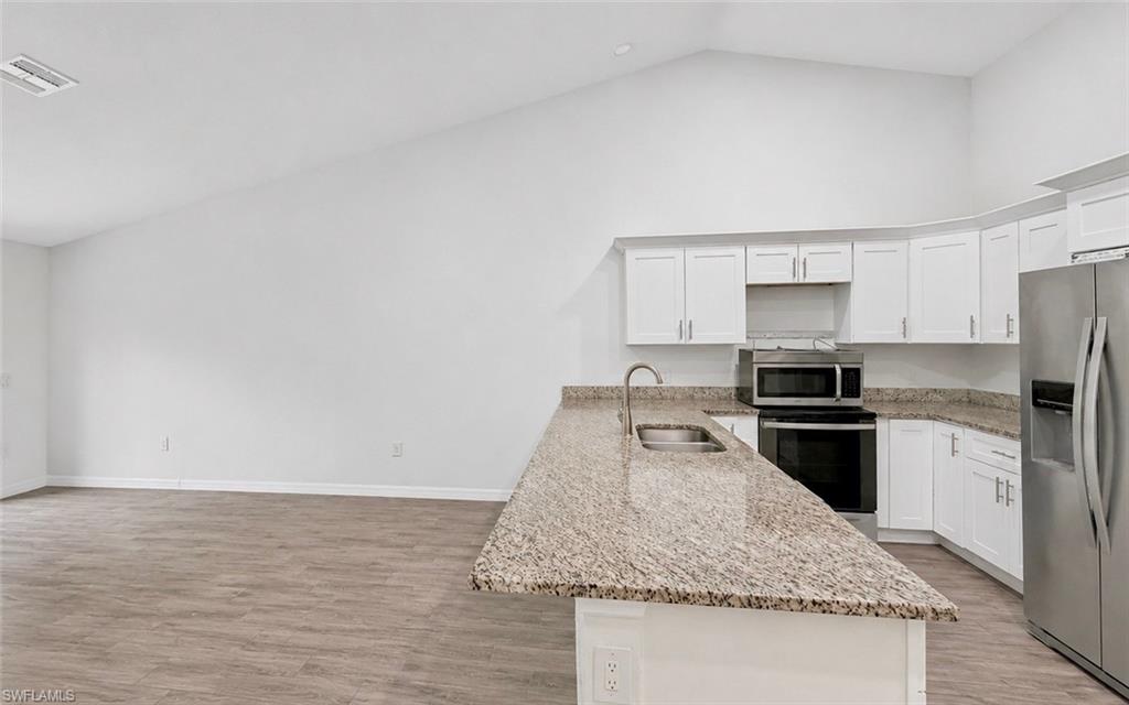 2426 Millie AVE S photo 6