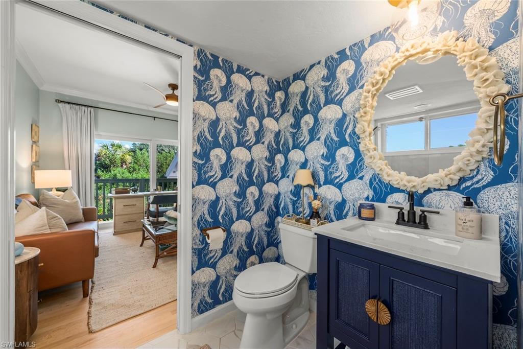 1048 Kings Crown DR photo 23