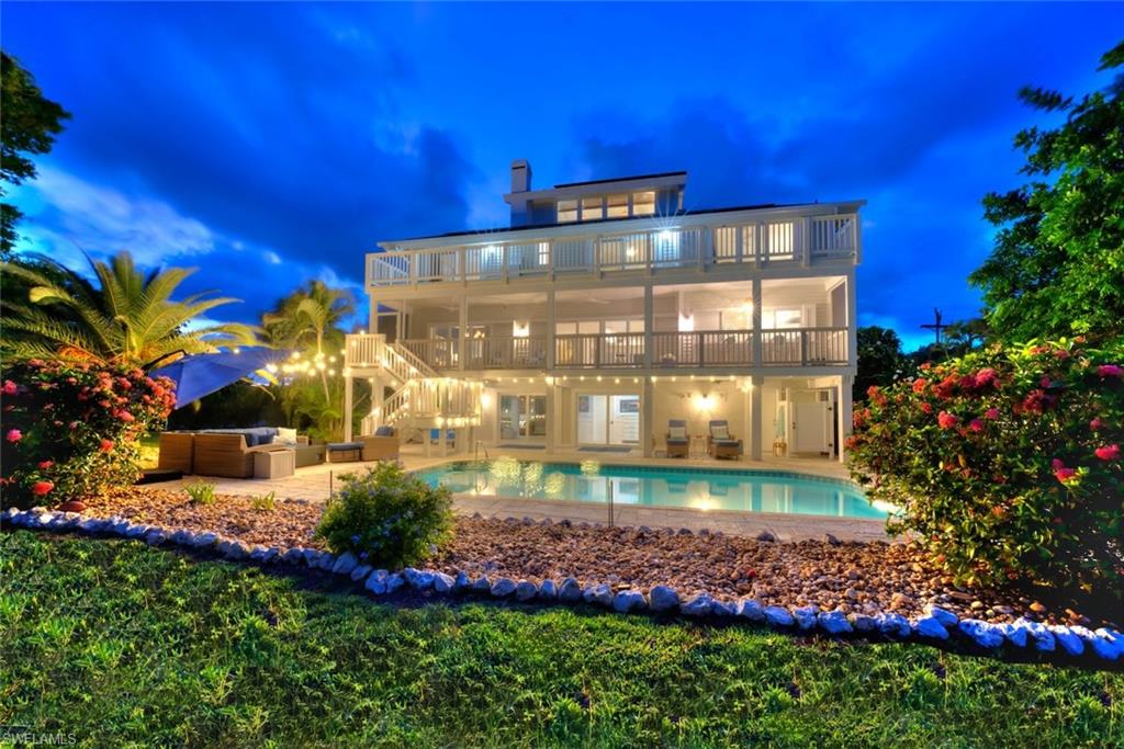 1048 Kings Crown DR