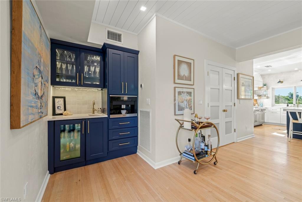 1048 Kings Crown DR photo 17