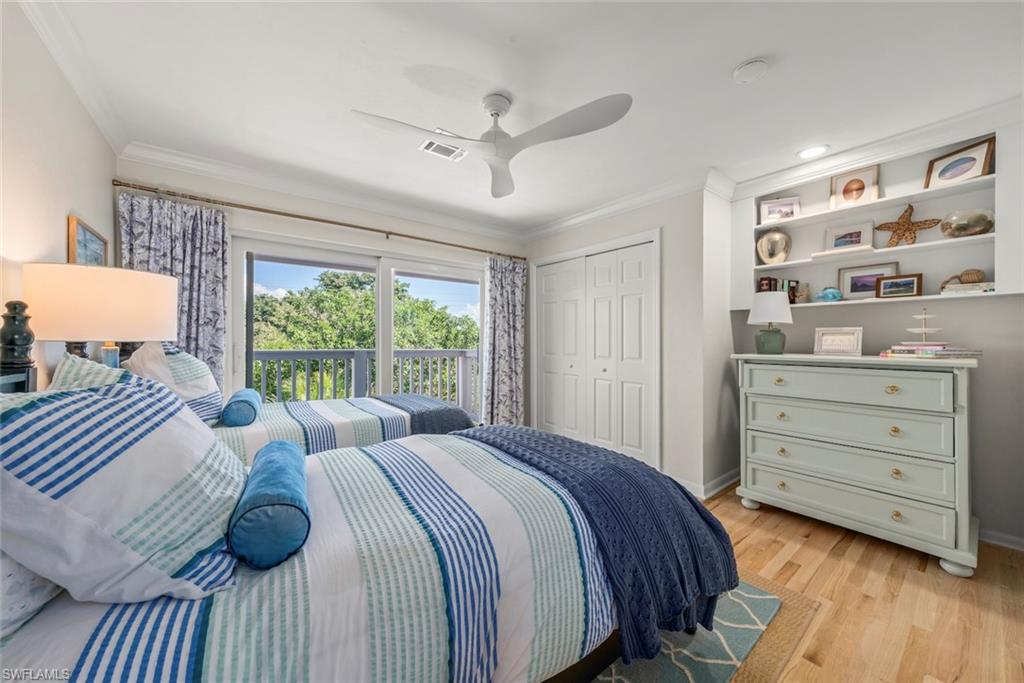 1048 Kings Crown DR photo 39