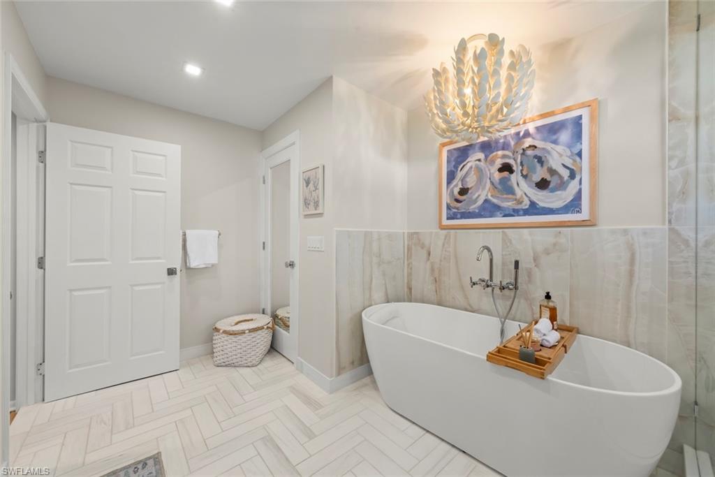 1048 Kings Crown DR photo 29